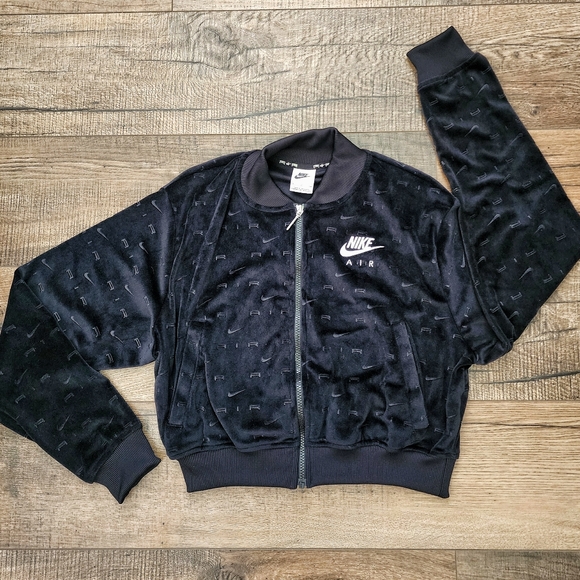 Nike Air Velour Women All Over Swoosh Print Cropped Jacket Black Size SMALL - Picture 2 of 8